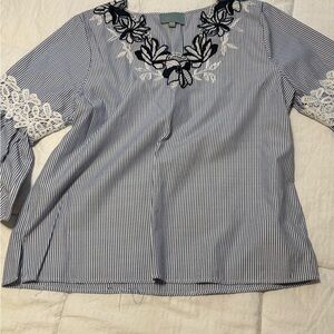 Skies Are Blue Gray Graphic Blouse with Relaxed Fit